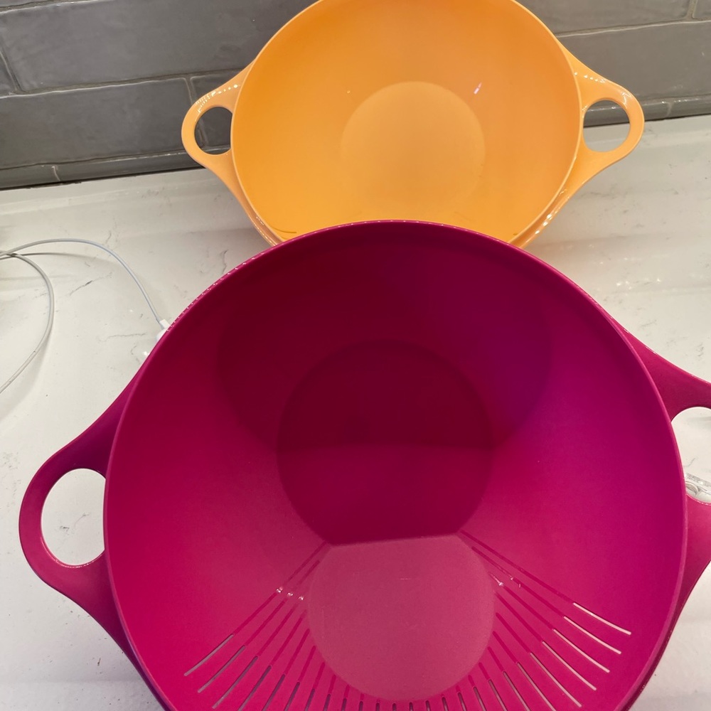 New Tupperware Slanted Thatsa Colander